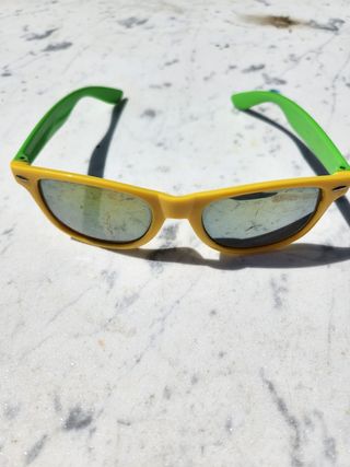 Gafas sol amarillas y verdes