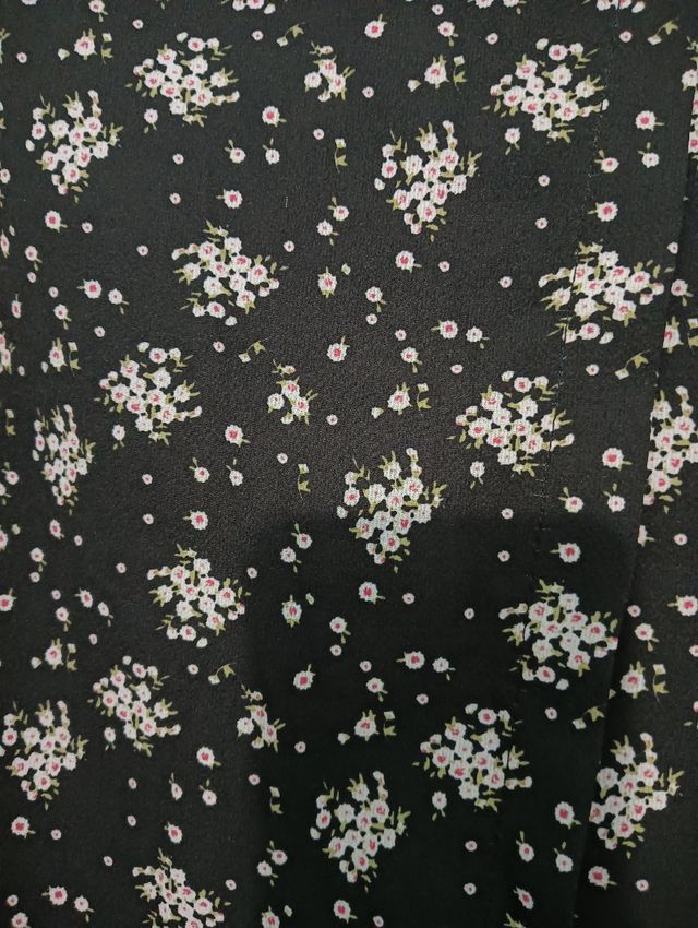 Falda negra estampada flores