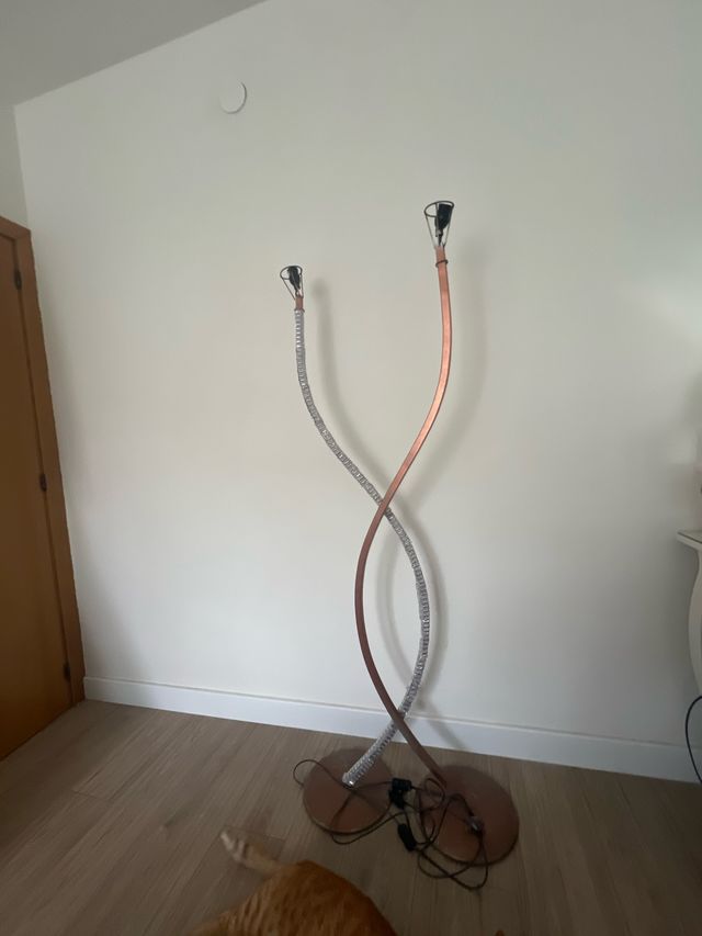 2 lámparas pie metal marrón