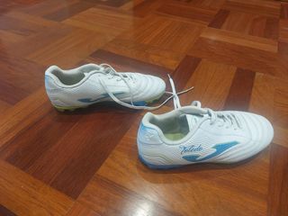 Zapatillas Joma fútbol - blancas y azules