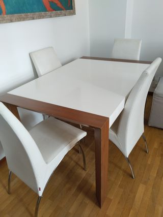 Mesa comedor extensible blanca y madera