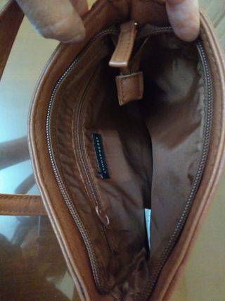 2 bolsos: marrón y negro