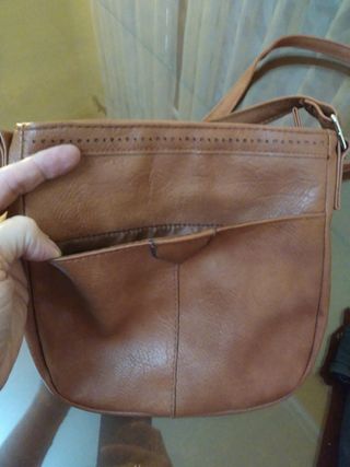 2 bolsos: marrón y negro