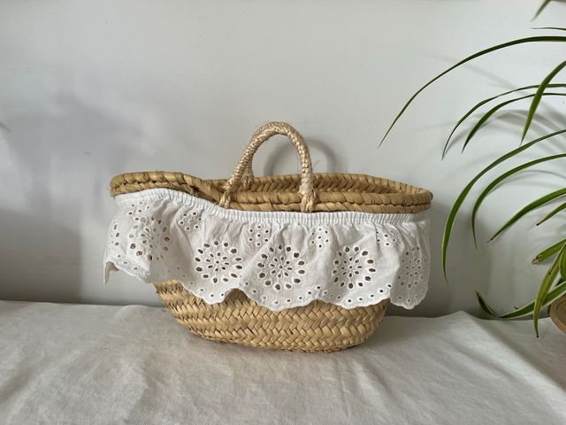 Capazo mimbre blanco con encaje