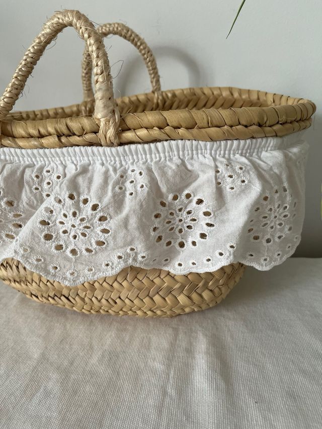 Capazo mimbre blanco con encaje