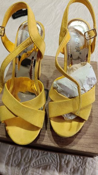 Zapatos tacón amarillo y rosa plataforma