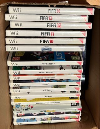 16 juegos + 2 mandos y volantes Wii