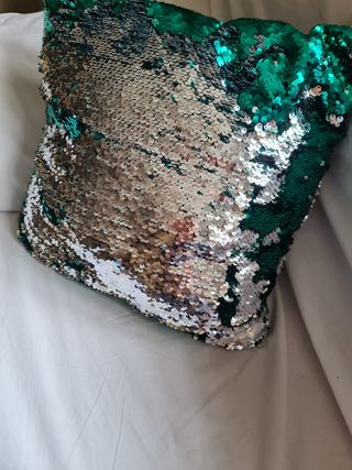 Cojín de lentejuelas reversible turquesa-plateado