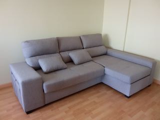 Chaiselongue-cama con dos taburetes y dos cojines