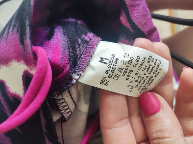 Vestido estampado flores con tirantes. Talla M.