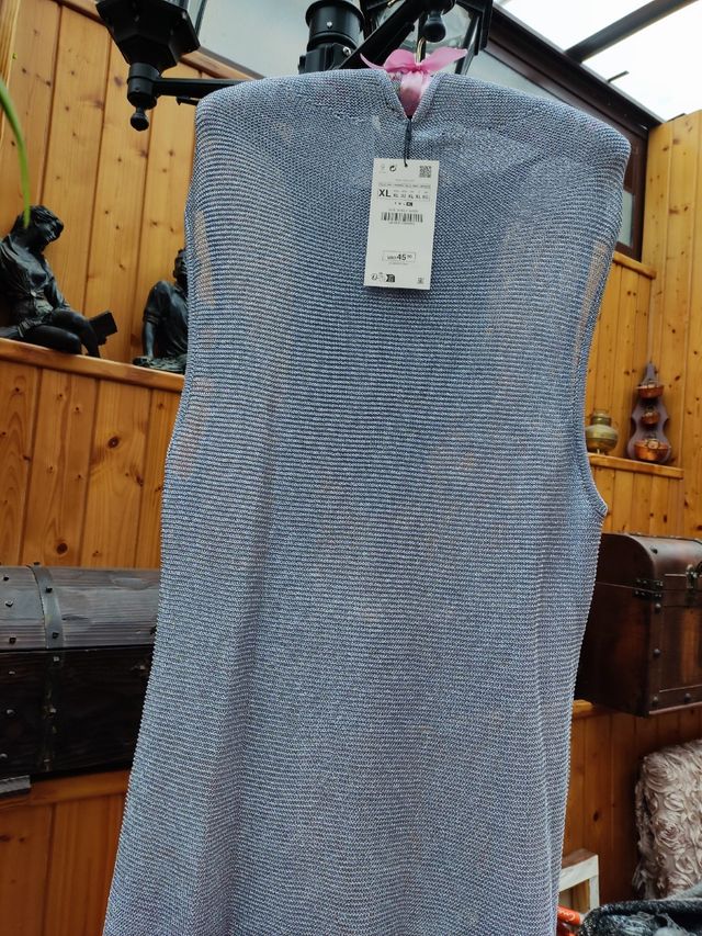 Vestido plateado moderno