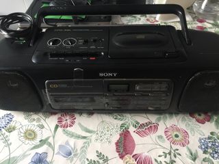 RADIO-CD-CASSETE- SONY- PORTATIL-VINTAGE-AÑOS 90.
