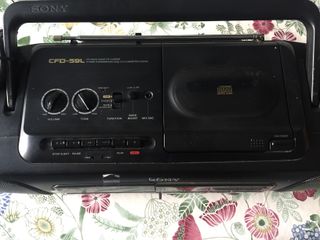 RADIO-CD-CASSETE- SONY- PORTATIL-VINTAGE-AÑOS 90.