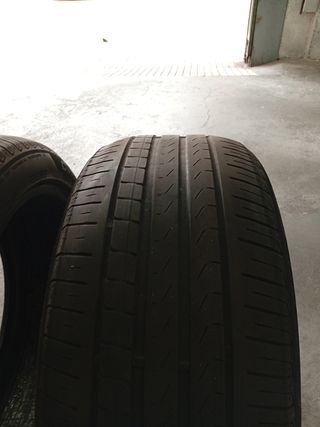 Neumáticos coche usados 235 /45/18-94-w..
