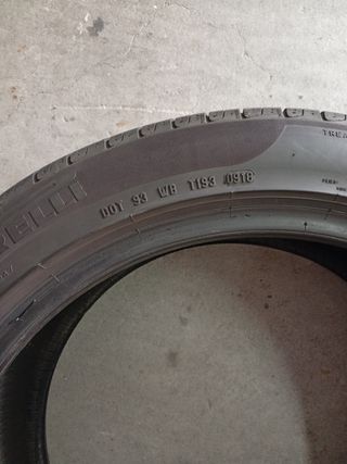 Neumáticos coche usados 235 /45/18-94-w..