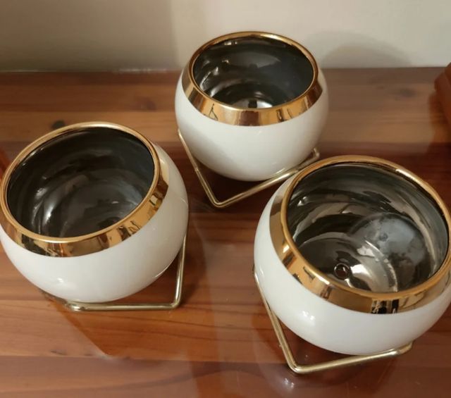 3 Maceteros Mini Dorados y Blancos