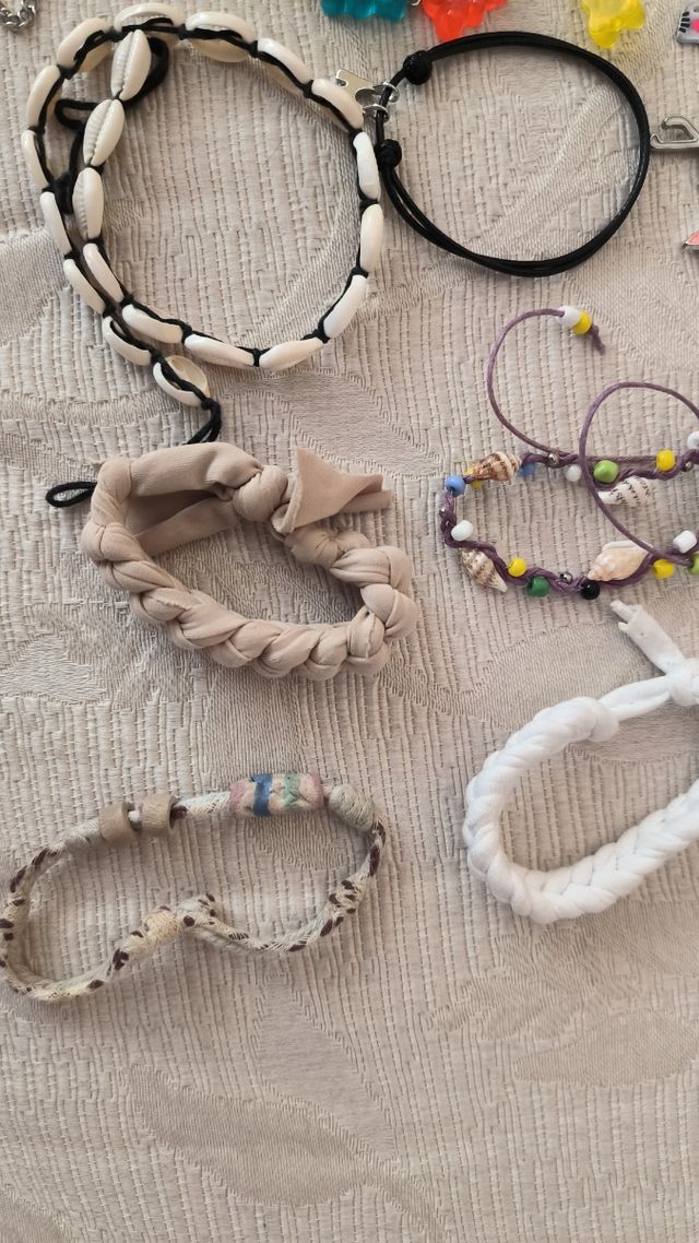 Colgantes y Pulseras Variadas