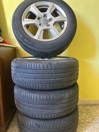 se vende 4 llantas Audi A4 medidas 225/55/R16