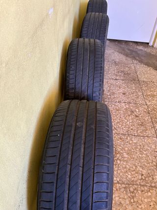 se vende 4 llantas Audi A4 medidas 225/55/R16