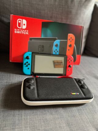Nintendo Switch + Funda Tomtoc + microSD 128GB