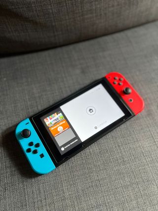 Nintendo Switch + Funda Tomtoc + microSD 128GB