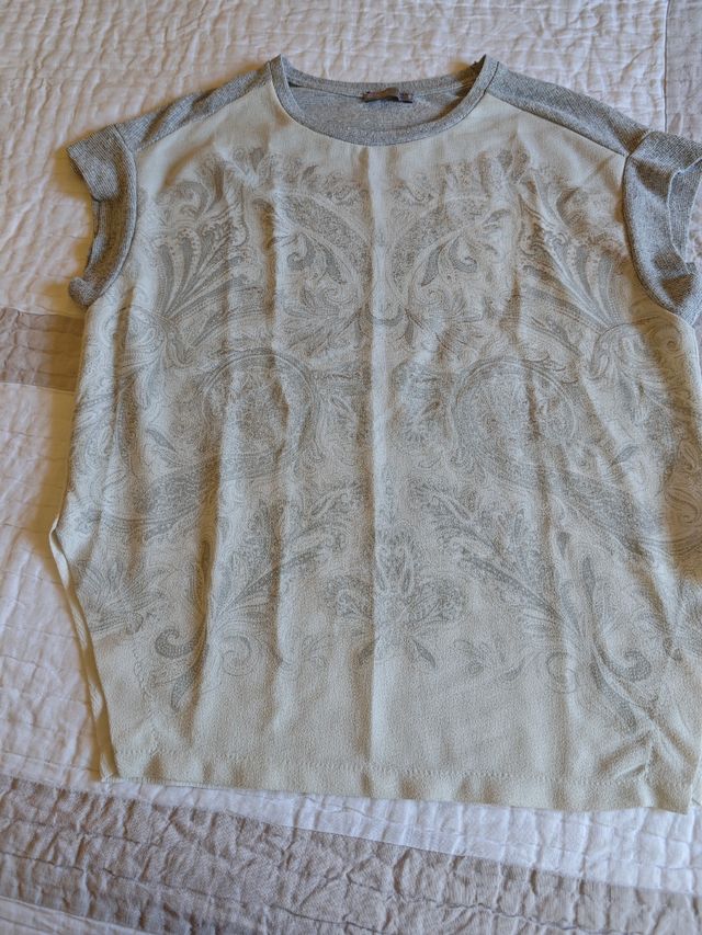 Camiseta Zara beige y gris