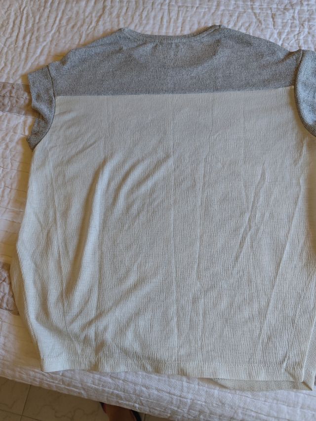 Camiseta Zara beige y gris