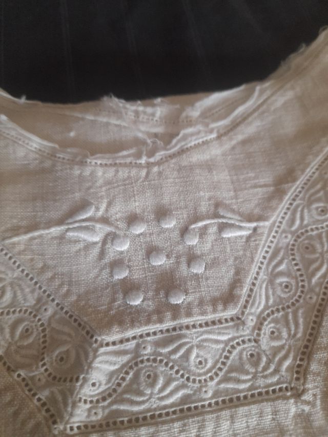 Camisón antiguo bordado a mano
