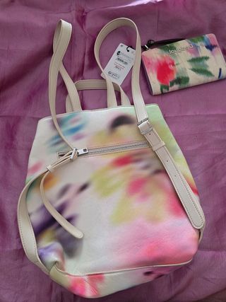 Mochila. Desigual Nueva.Y cartera.Mas regalo 1 gaf