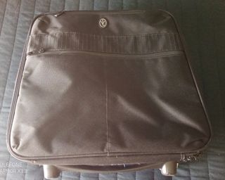 Maletin con ruedas marca Victorio & Lucchino