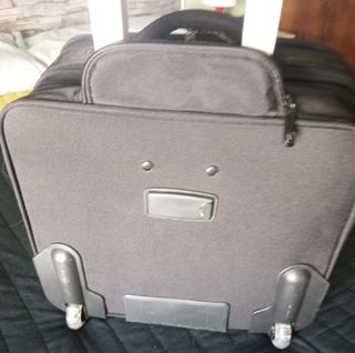 Maletin con ruedas marca Victorio & Lucchino