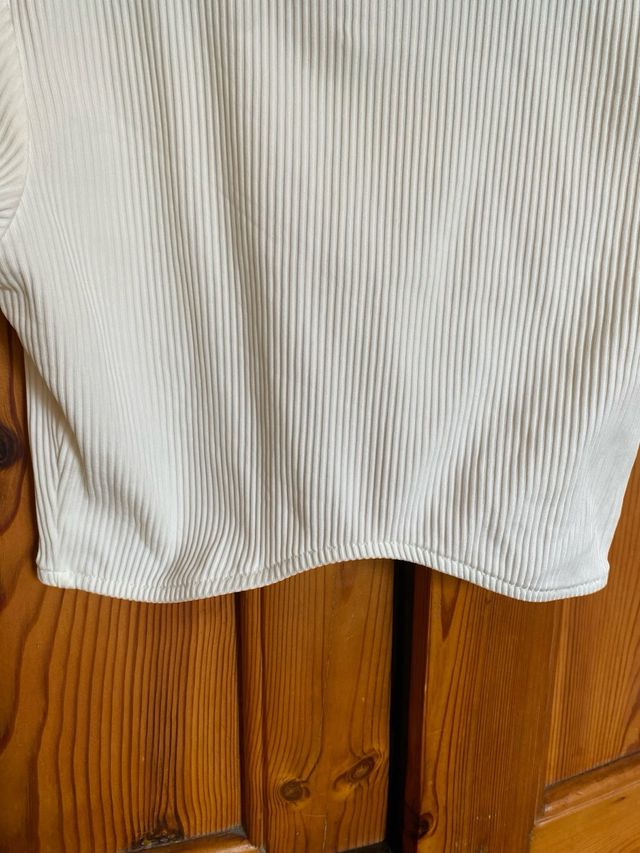 Top Bershka beige talla S