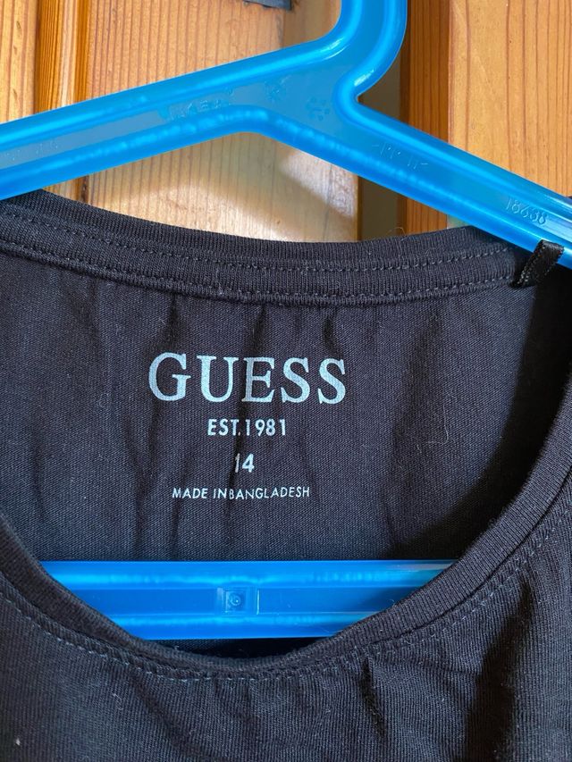 Camiseta Guess negra