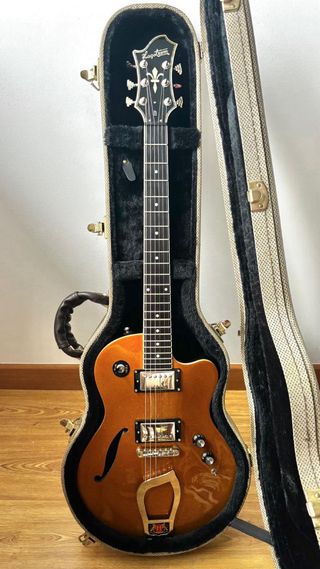 Guitarra Hagstrom D2F dorada con estuche rígido