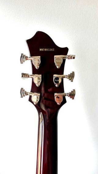 Guitarra Hagstrom D2F dorada con estuche rígido