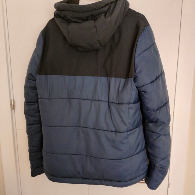 Abrigo New Balance - Azul y Negro