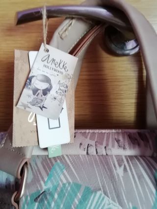 Portadocumentos Anekke con etiquetas.