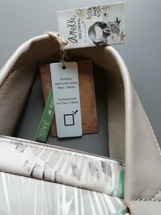 Portadocumentos Anekke con etiquetas.