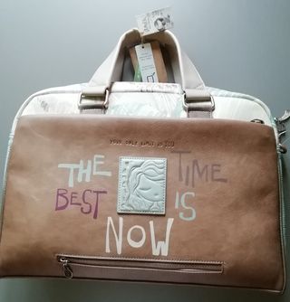 Portadocumentos Anekke con etiquetas.