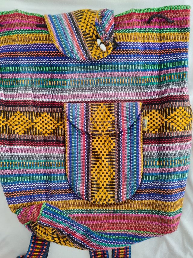 Mochila multicolor tejida