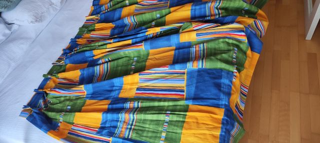 Cortina infantil multicolor, como nueva