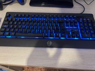 PS4 PRO+TELE 24"+MANDO+TECLADO Y RATON+Fc24 y casc