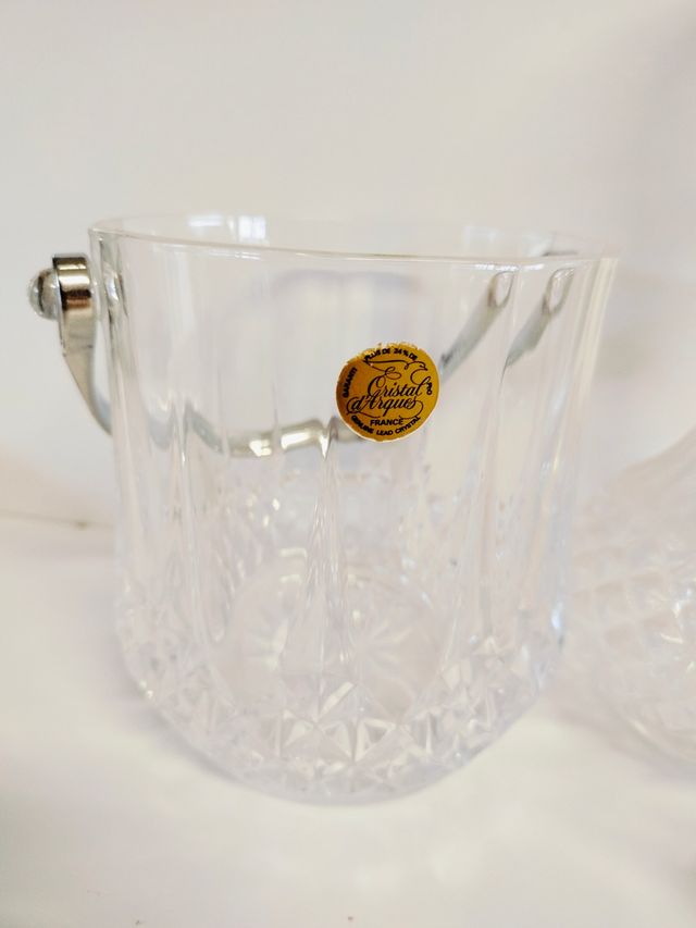 Vetreria intagliata che «canta»