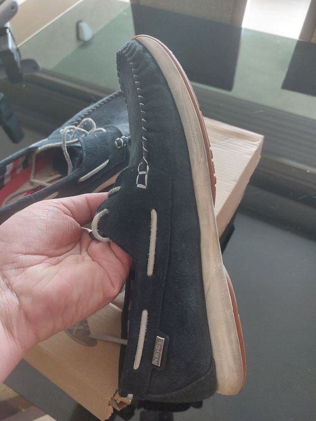 Náuticos Callaghan ante azul marino