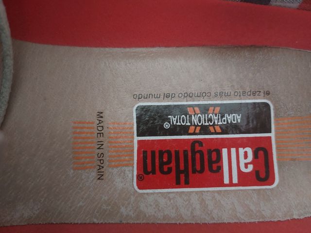 Náuticos Callaghan ante azul marino