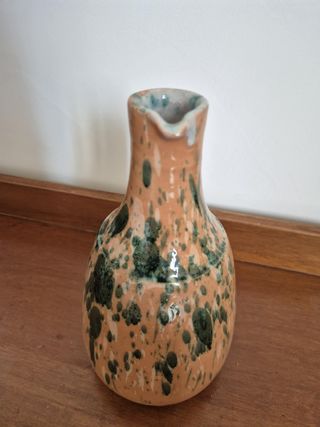 Caraffa brocca versatoio in ceramica dipinta a man
