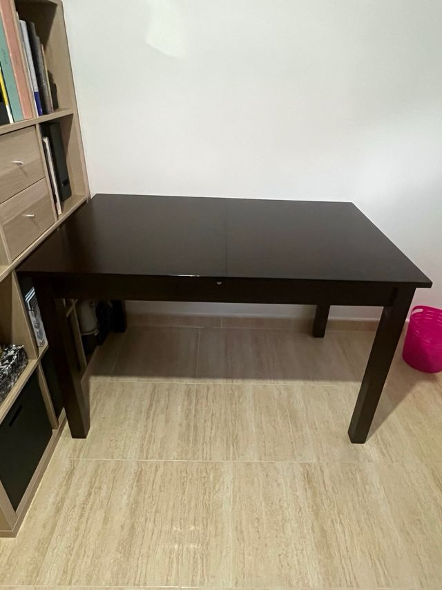 Mesa extensible marrón