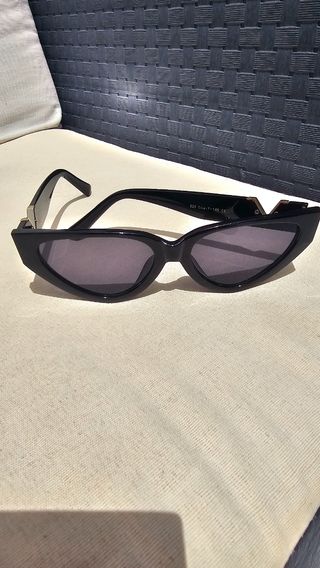 Gafas sol V - negras y doradas