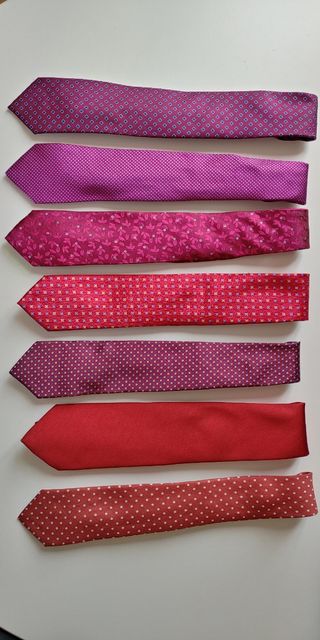 23 Corbatas - Gama de azules, rojos y otras.