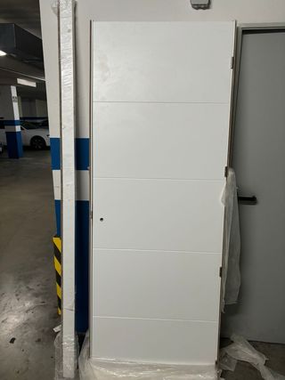 Puerta blanca lacada LOR 72.5 izq con tapajuntas